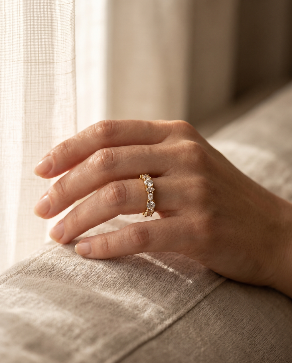 Givré Ring – Gold, Lifestyle am Finger