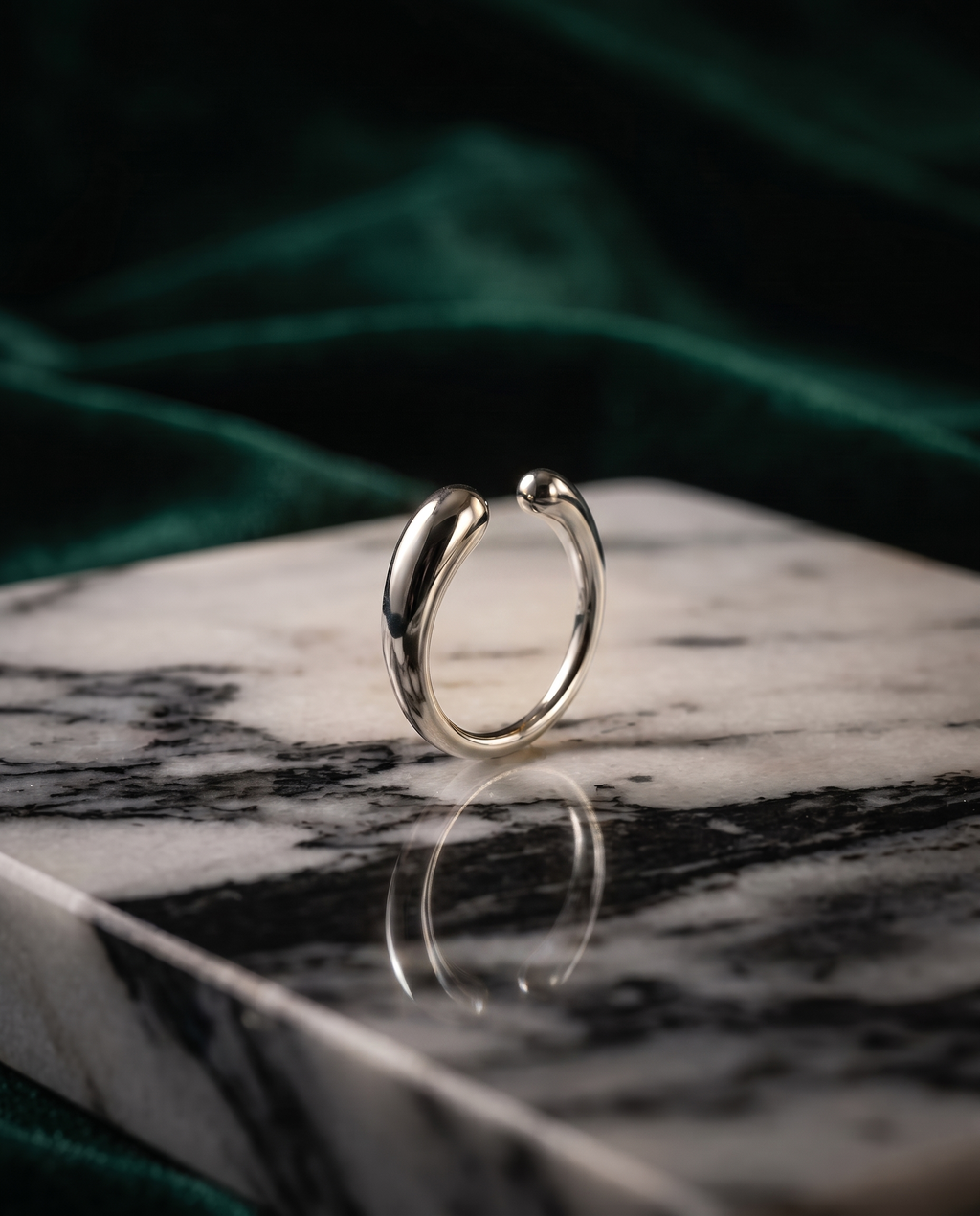 Onde Ring – Silber, Editorial Marmor