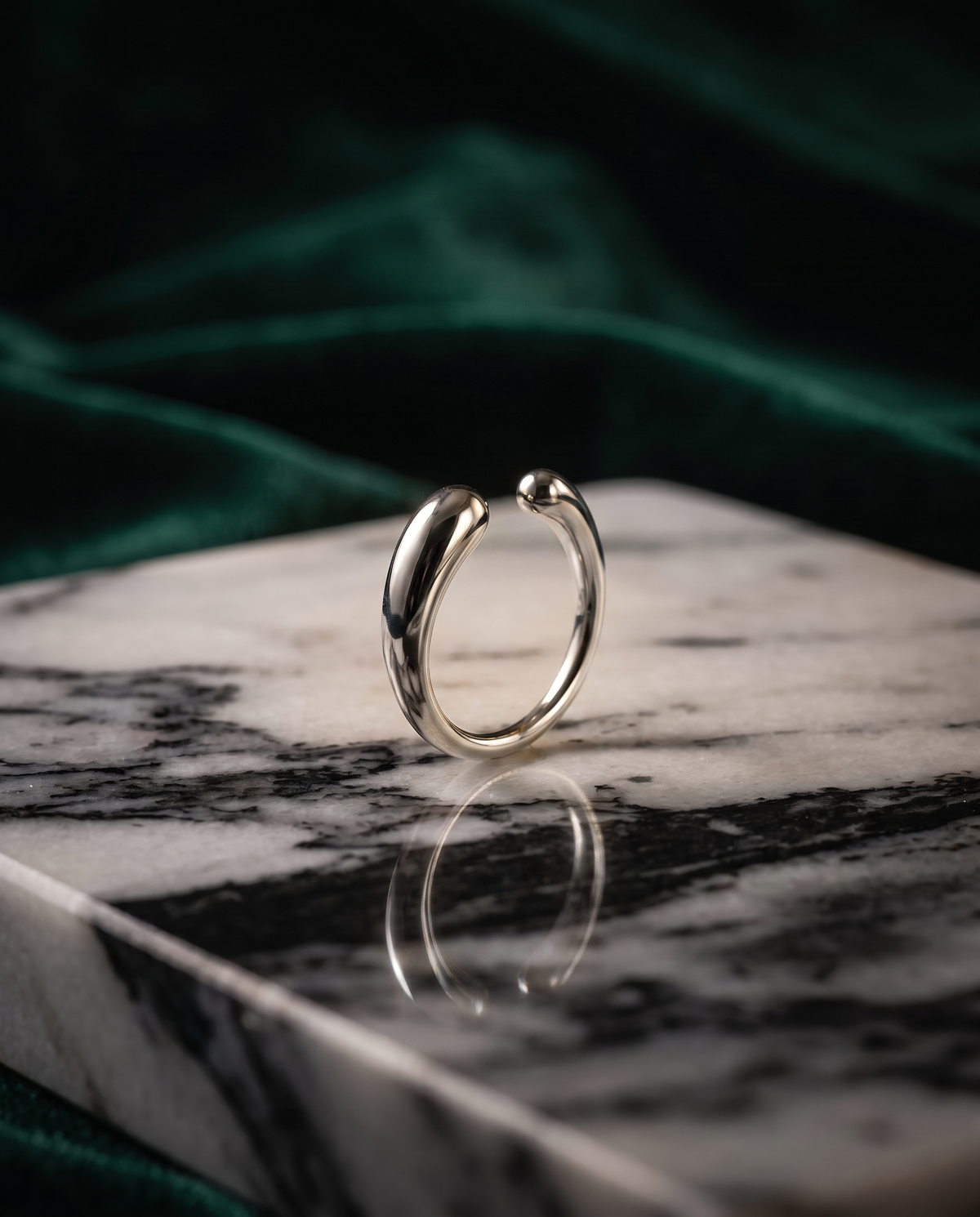 Onde Ring – Silber, Editorial Marmor