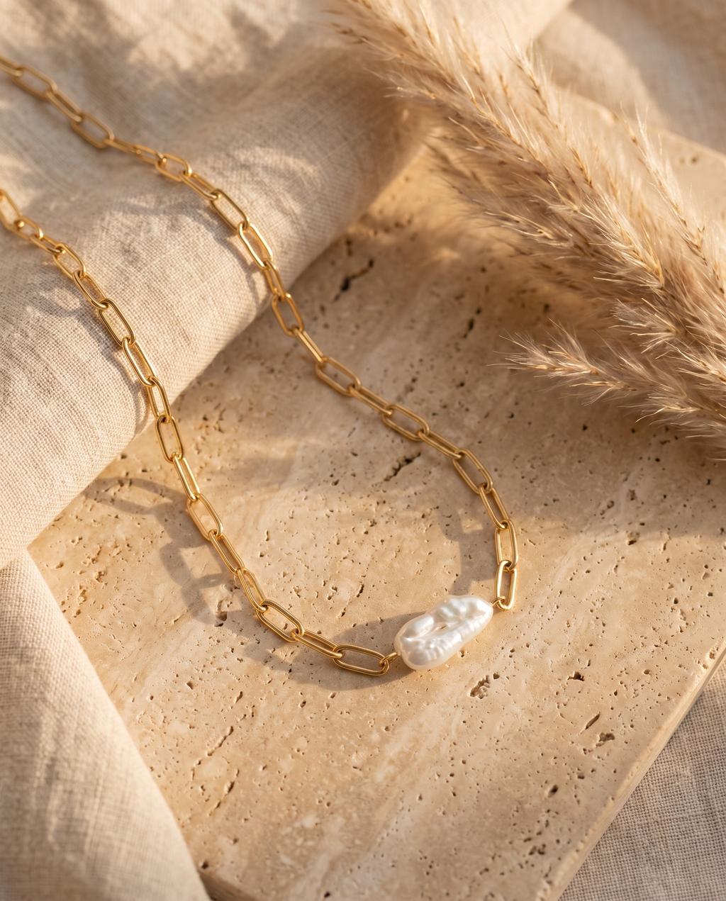 Baroque Halskette – Gold, Lifestyle Flatlay