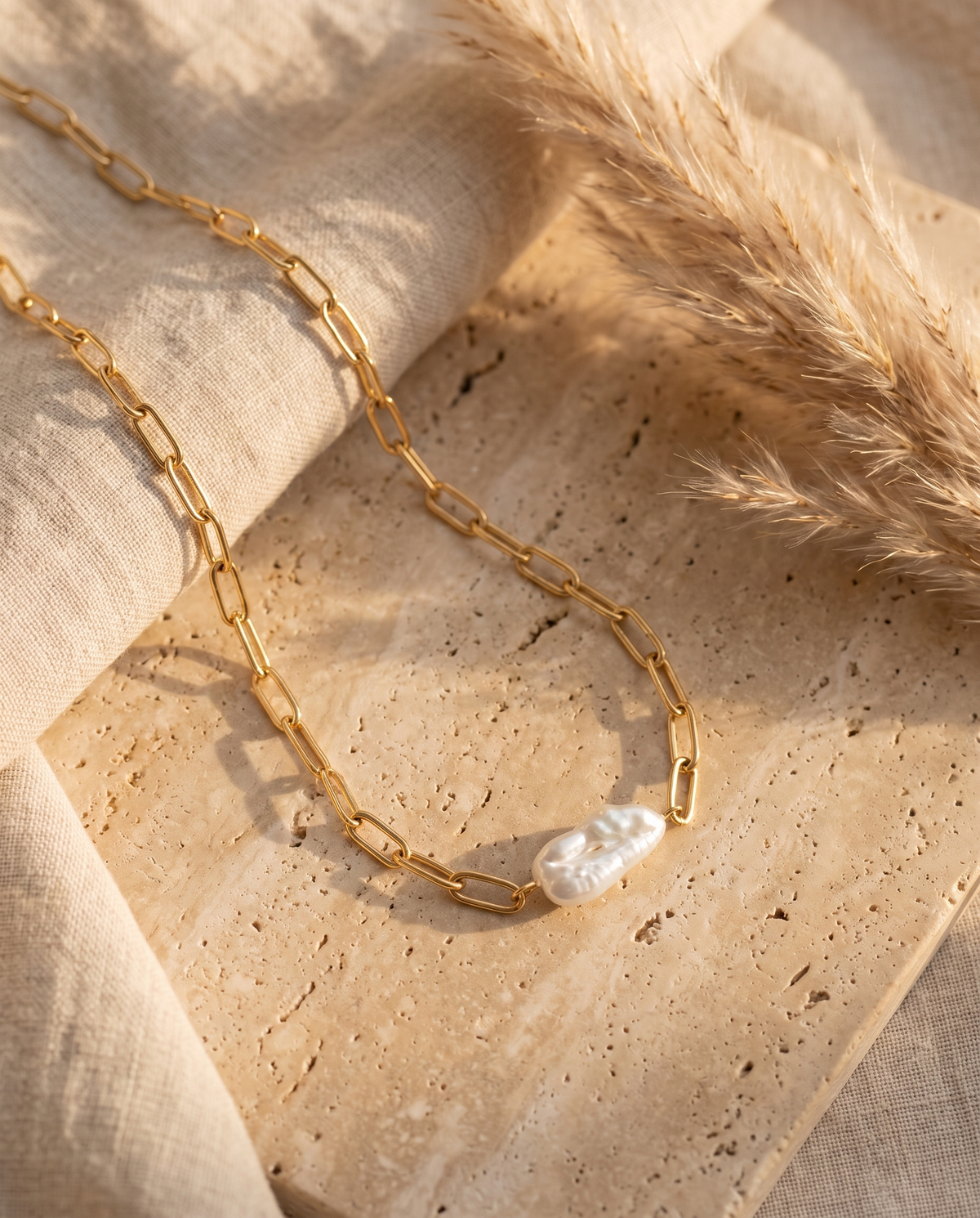 Baroque Halskette – Gold, Lifestyle Flatlay
