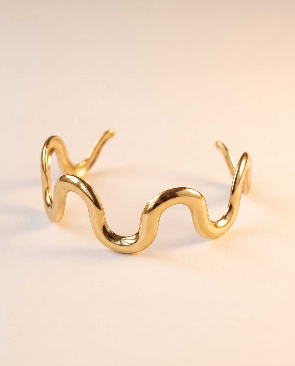 Courant Armreif – Gold, Studio-Packshot