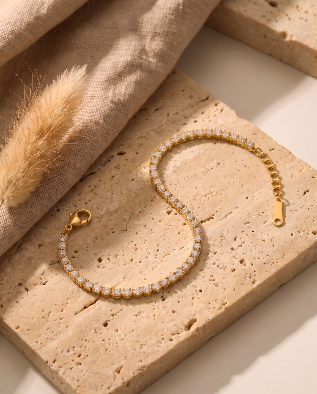 Éclat Armband – 2 mm Gold, Lifestyle Flatlay