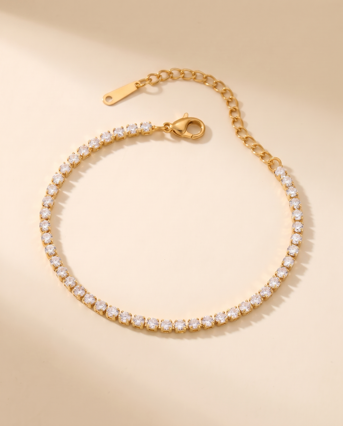 Éclat Armband – 2 mm Gold, Studio-Packshot