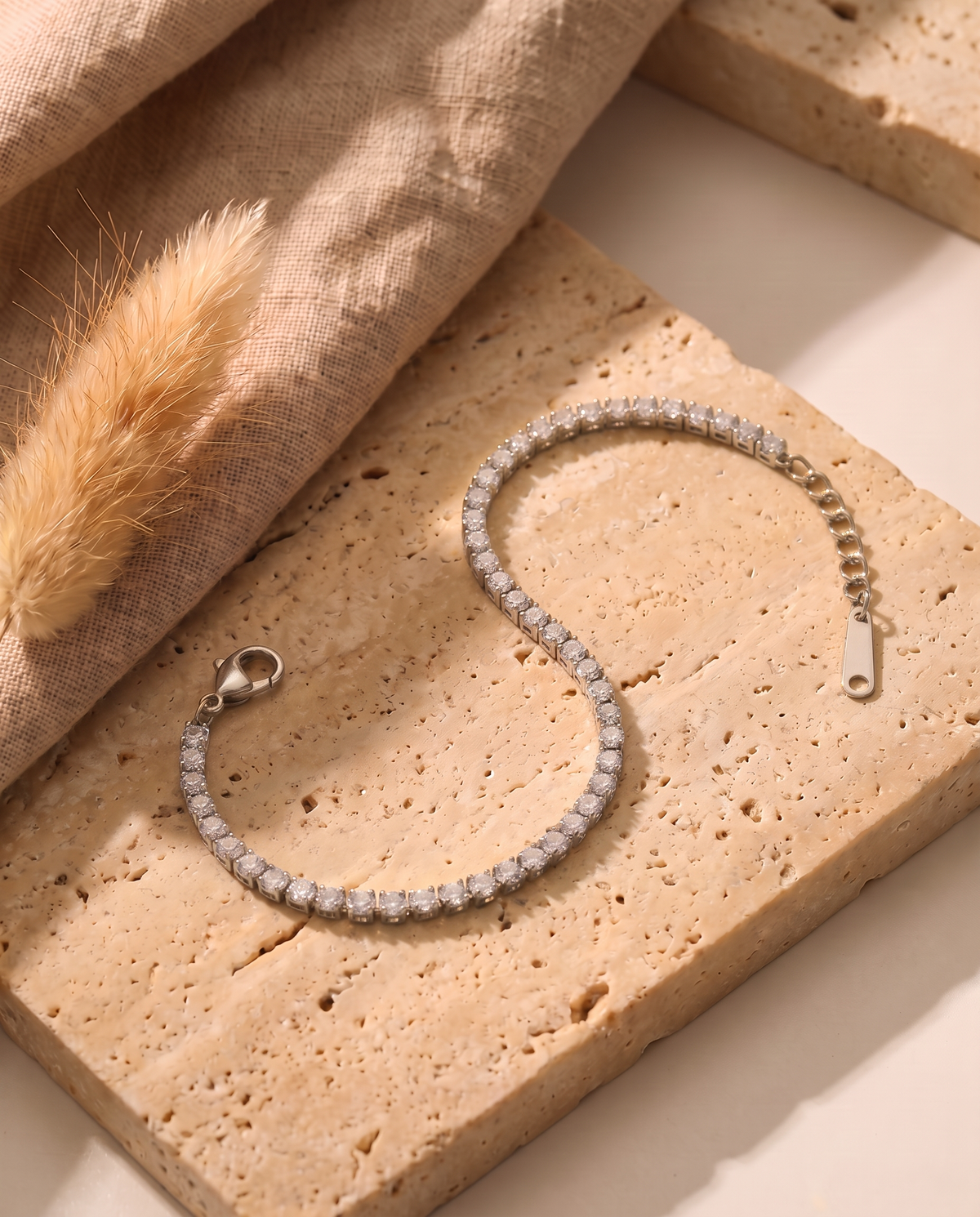 Éclat Armband – 2 mm Silber, Lifestyle Flatlay