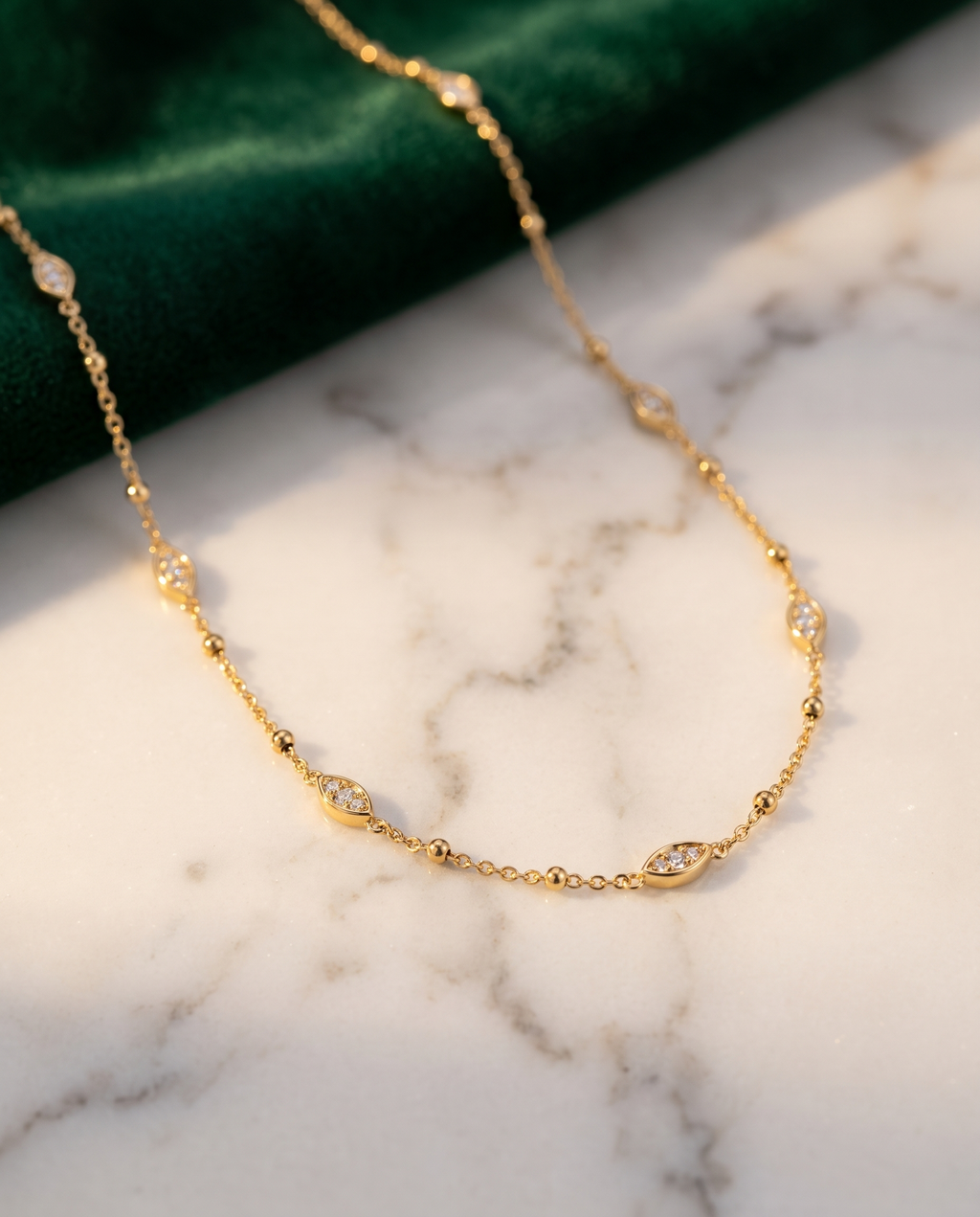 Fashio Halskette – Gold, Editorial Marmor