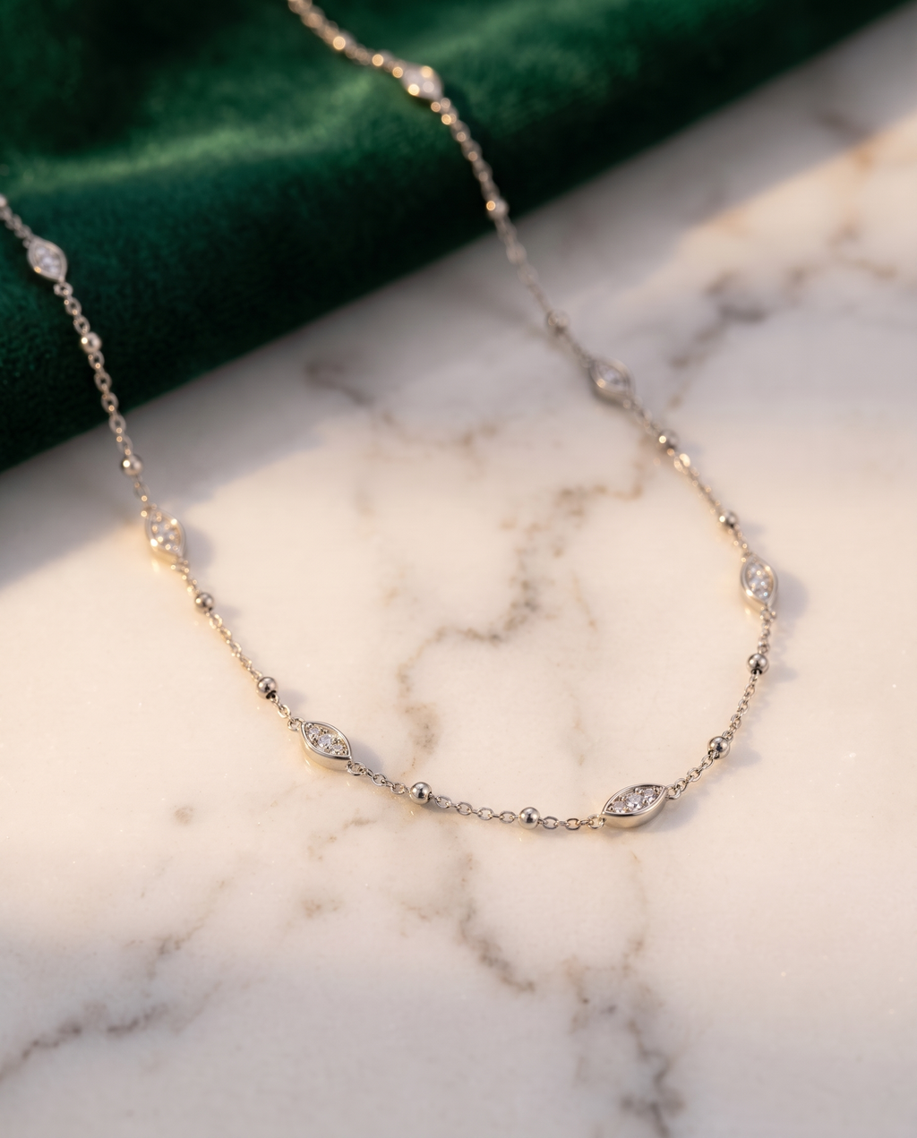 Fashio Halskette – Silber, Editorial Marmor