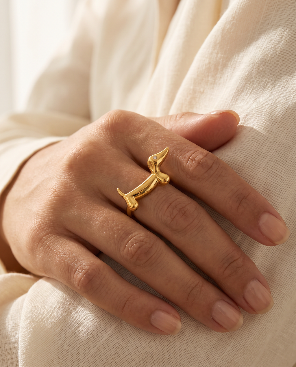 Fidèle Ring – Gold, Lifestyle am Finger