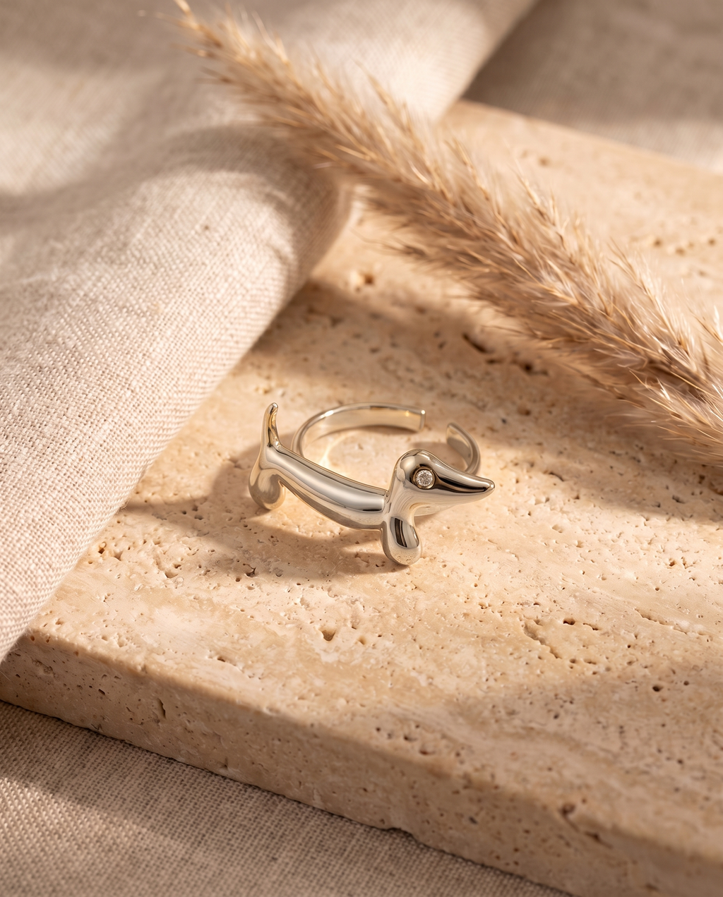 Fidèle Ring – Silber, Lifestyle Flatlay