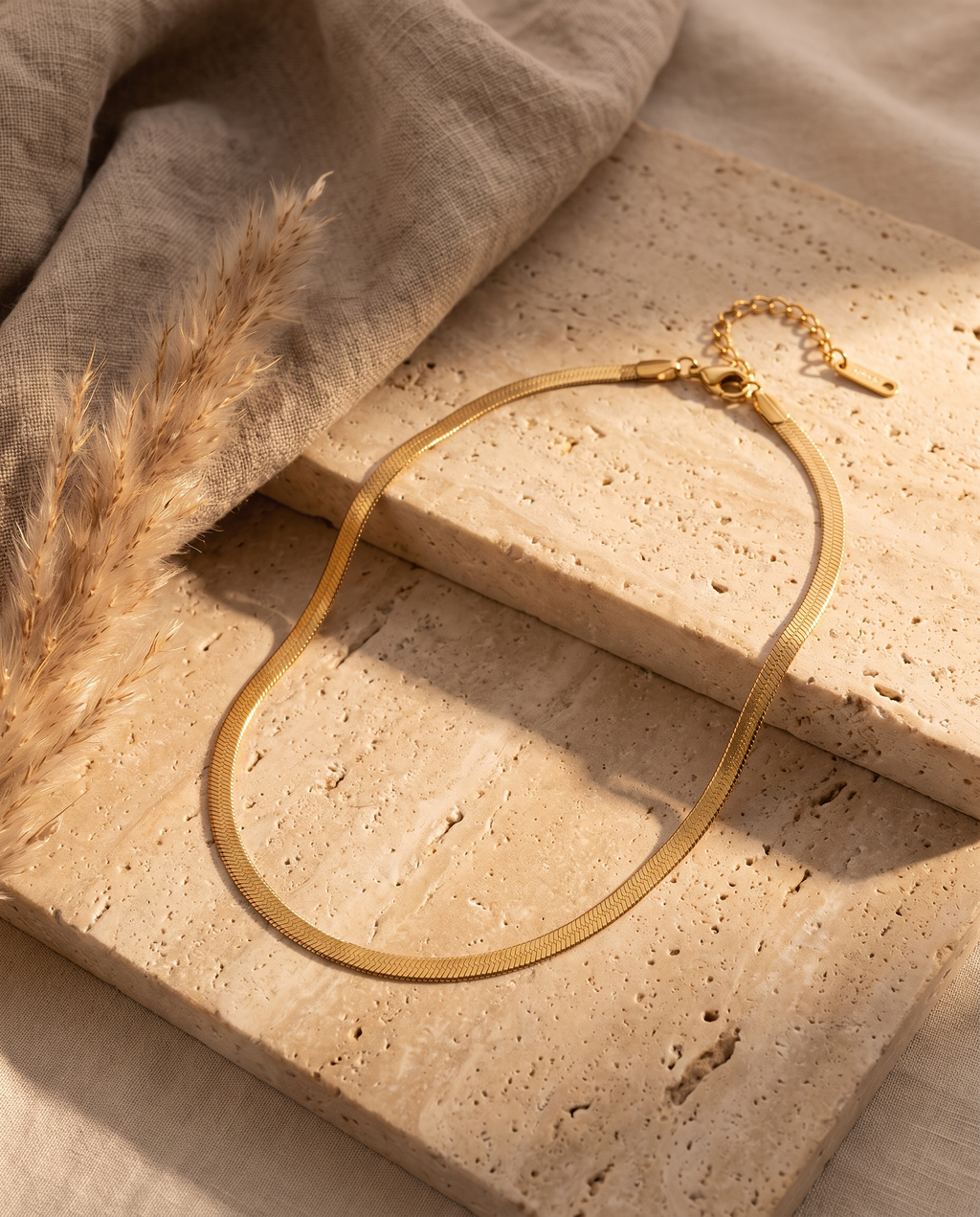 Fil d’Or Kette – Gold, Lifestyle Flatlay