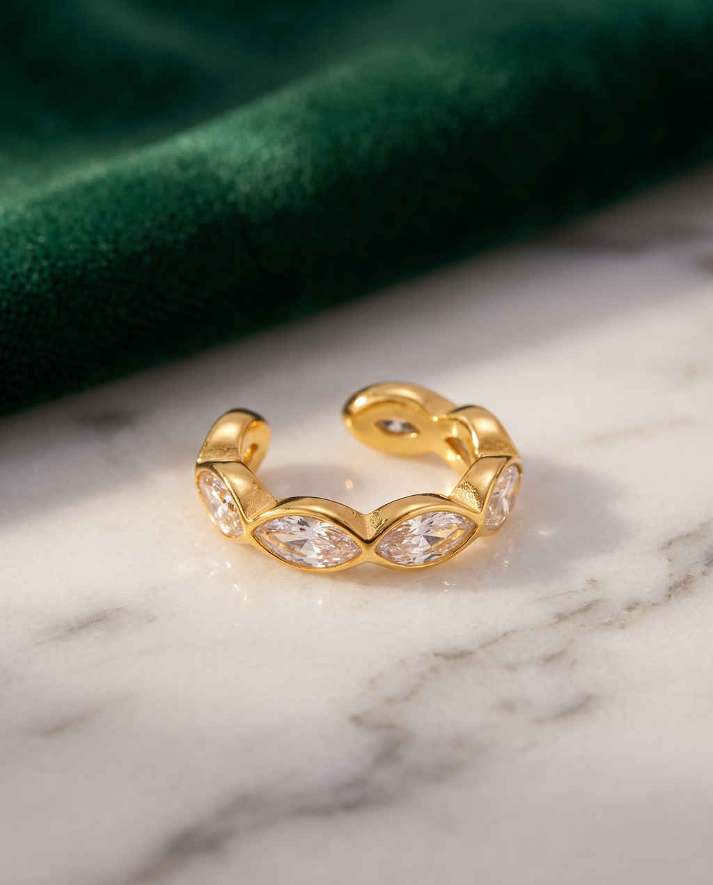 Glace Ear Cuff – Gold, Editorial Marmor