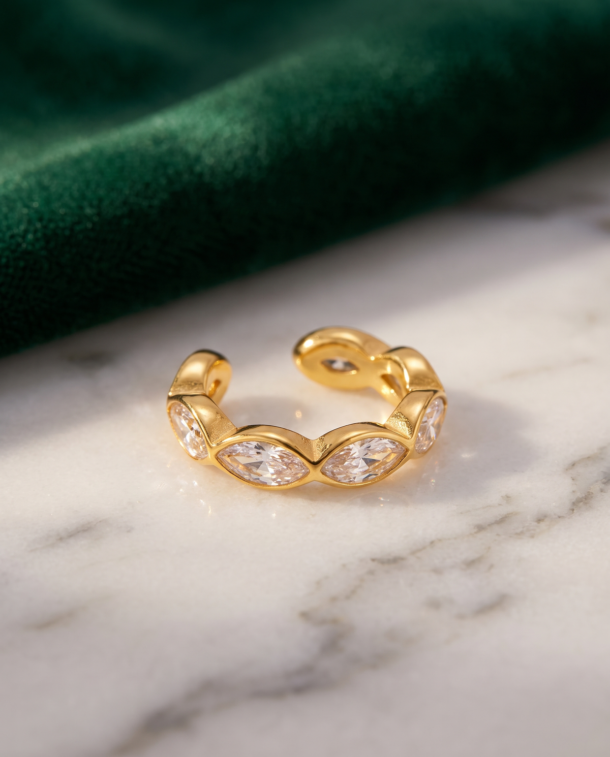 Glace Ear Cuff – Gold, Editorial Marmor
