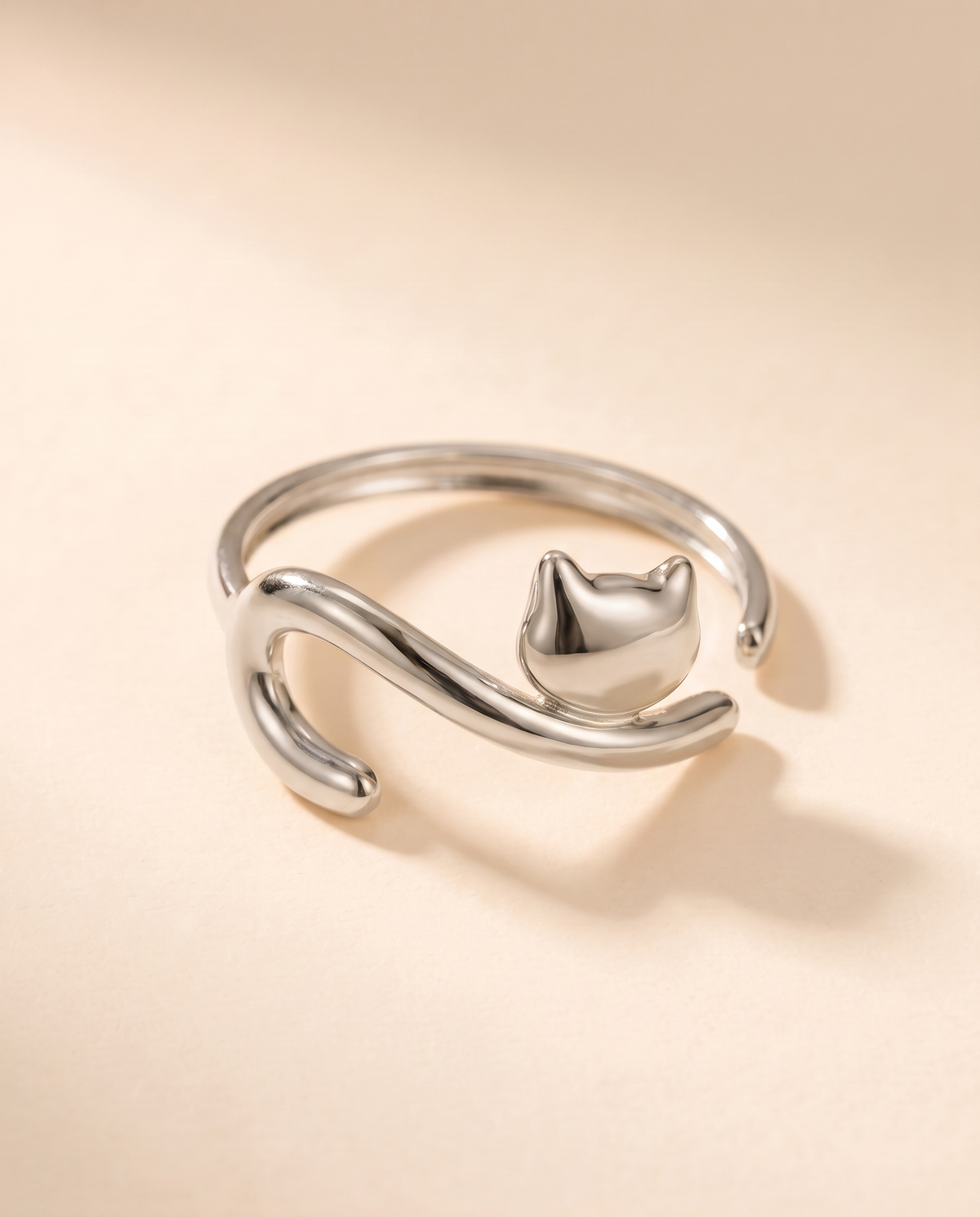 Minou Ring – Silber, Studio-Packshot