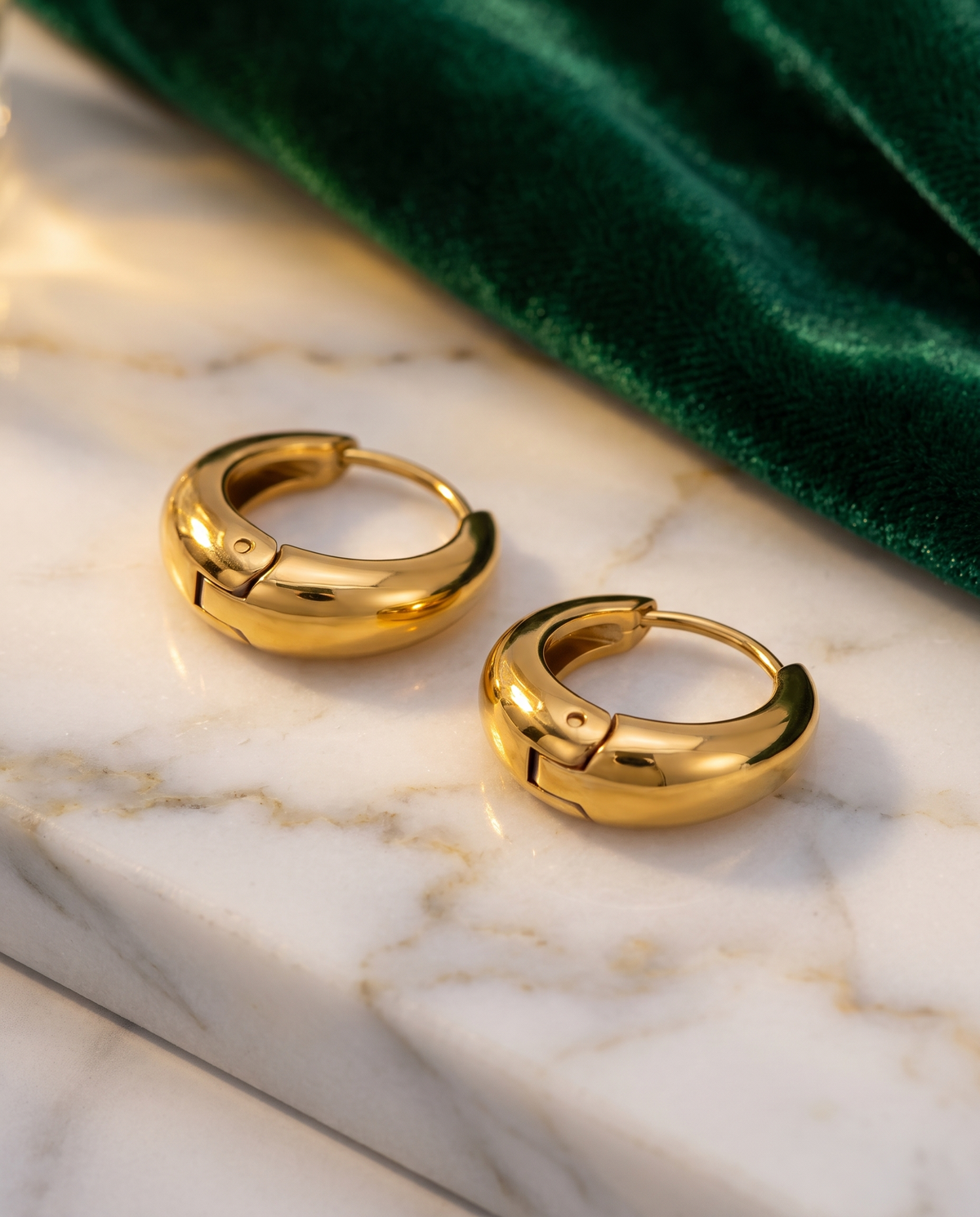 Nid Creolen – Groß, Gold, Editorial Marmor