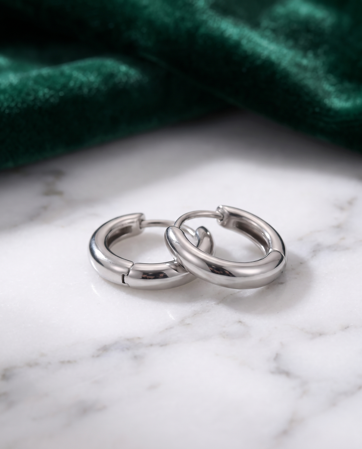 Nid Creolen – Klein, Silber, Editorial Marmor