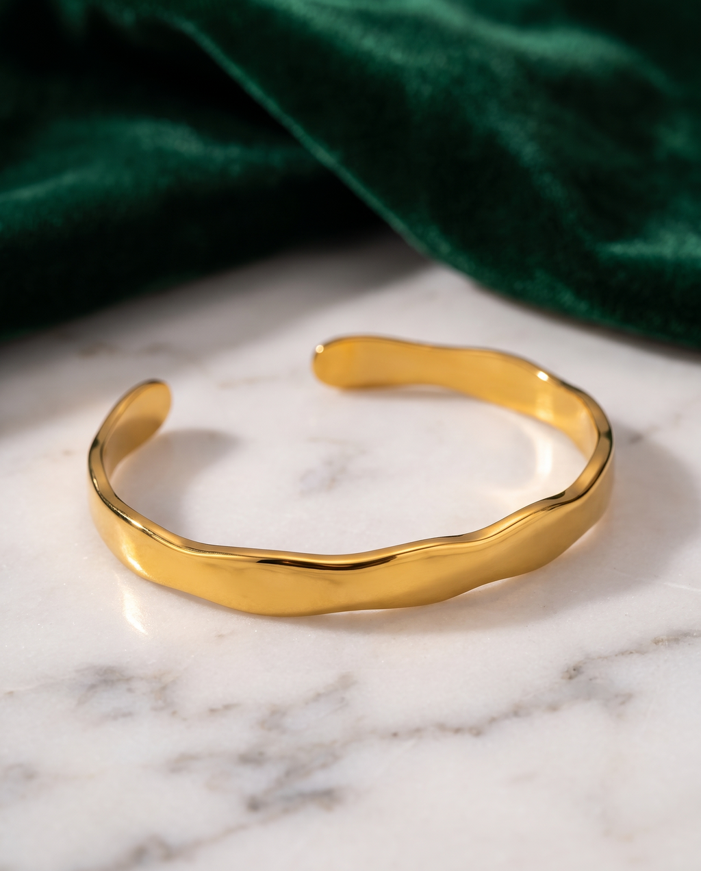 Rivière Armreif – Gold, Editorial Marmor