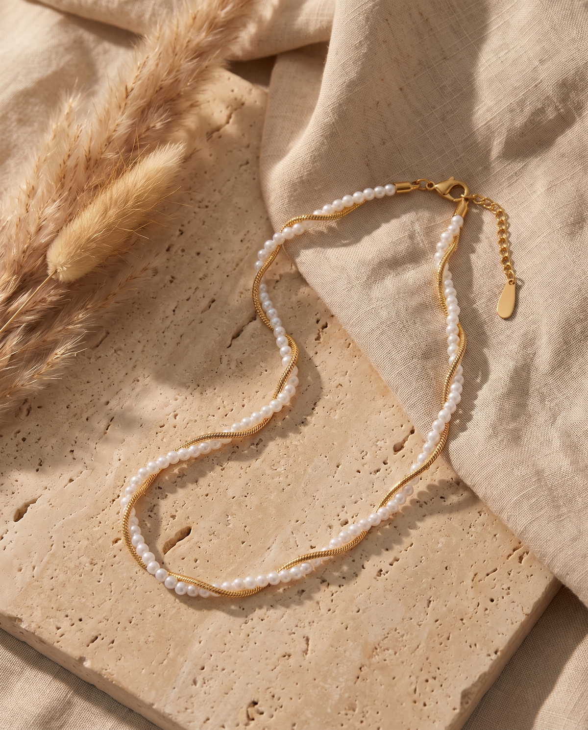 Tresse Halskette – Gold, Lifestyle Flatlay